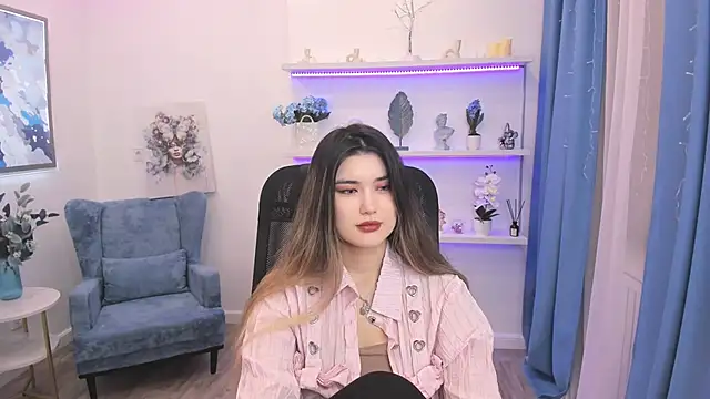 AnneTLi online show from January 13, 3:34 am