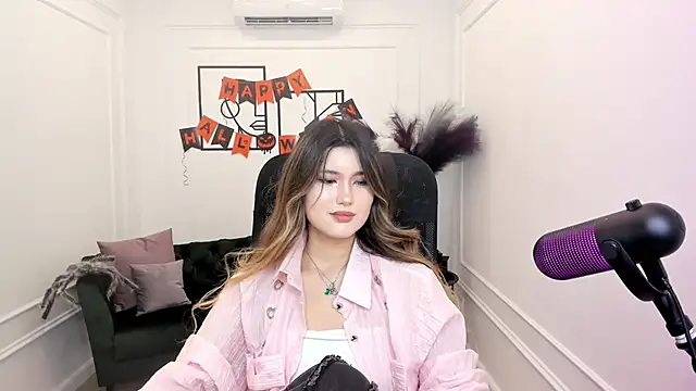 Snapshot of AnneTLi chatting on October 19, 8:44 pm AnneTLi online show from October 19, 8:44 pm