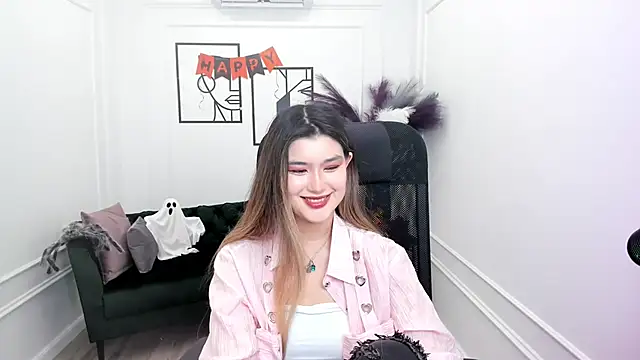 Snapshot of AnneTLi chatting on October 24, 3:46 am AnneTLi online show from October 24, 3:46 am