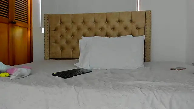 Snapshot of KeryHillson chatting on October 1, 2:55 pm KeryHillson online show from October 1, 2:55 pm