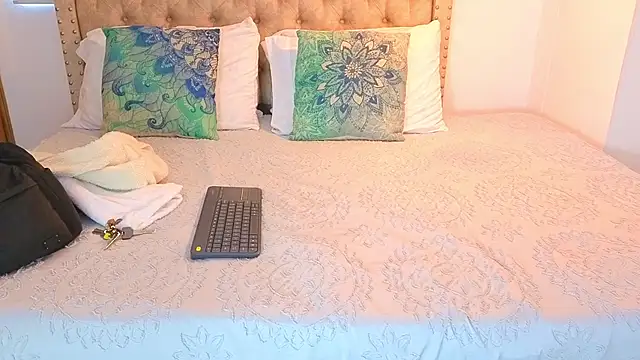 Snapshot of KeryHillson chatting on October 26, 2:34 pm KeryHillson online show from October 26, 2:34 pm