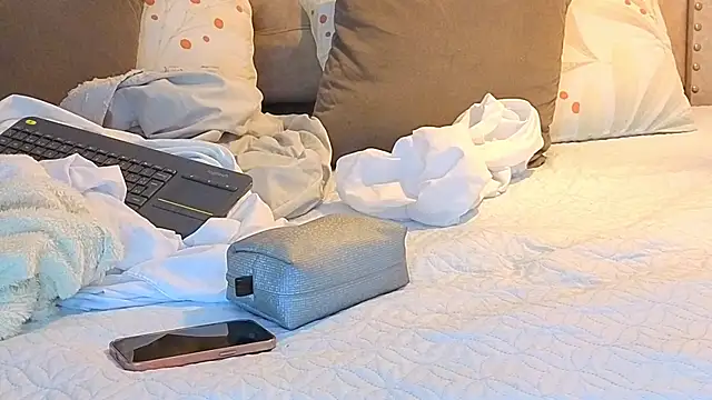 KeryHillson online show from November 4, 12:10 pm