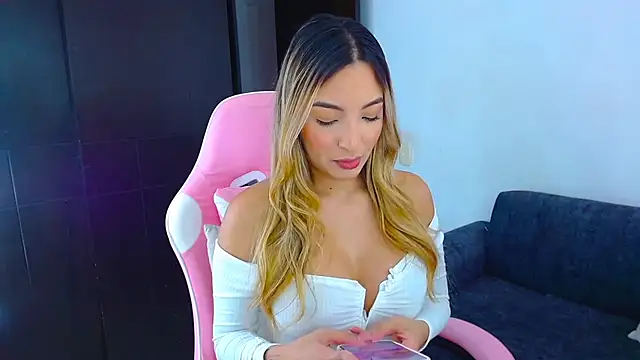 im grecia online show from April 6, 8:21 pm