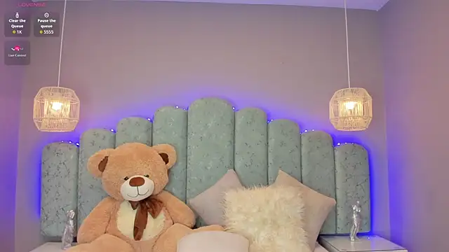 mia slutty  online show from November 7, 2:33 pm