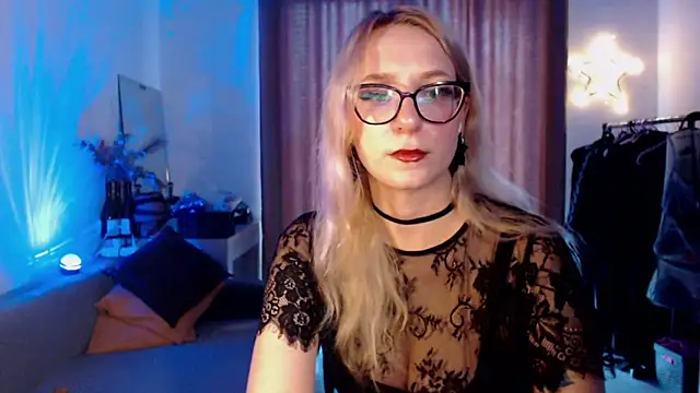 Snapshot of welliza chatting on October 28, 3:56 am welliza online show from October 28, 3:56 am