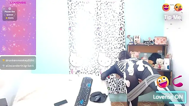 Snapshot of heidy_sweetts chatting on October 26, 12:33 pm heidy sweetts online show from October 26, 12:33 pm