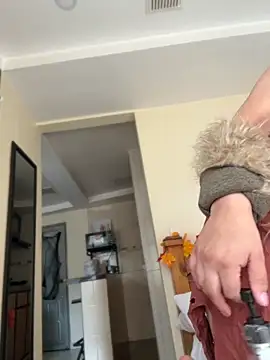 Nicollemays online show from October 28, 3:18 pm