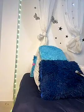 Snapshot of AnnePrince- chatting on October 25, 8:44 am AnnePrince- online show from October 25, 8:44 am