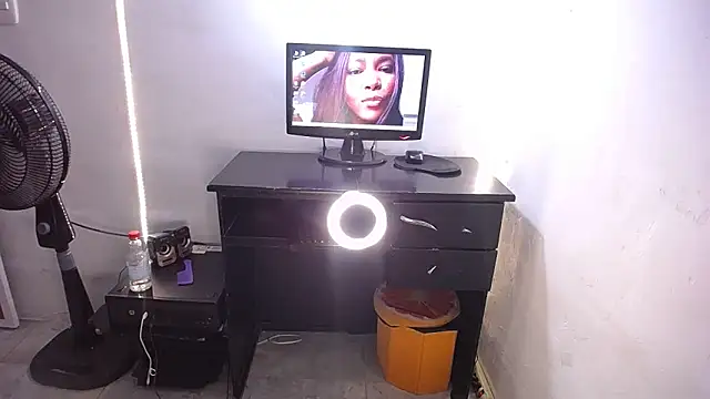 yselahot online show from November 22, 1:25 pm