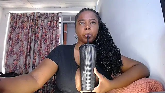 Snapshot of yselahot chatting on September 18, 6:06 pm yselahot online show from September 18, 6:06 pm