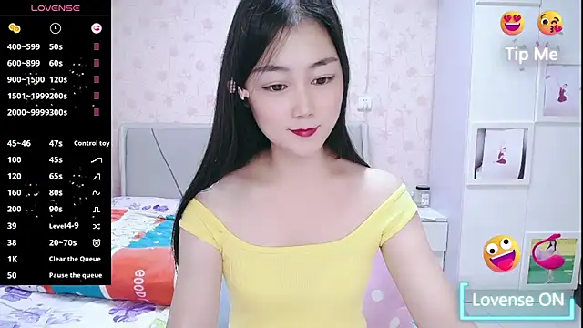 Snapshot of Elvira_baby chatting on October 21, 6:06 am Elvira baby online show from October 21, 6:06 am