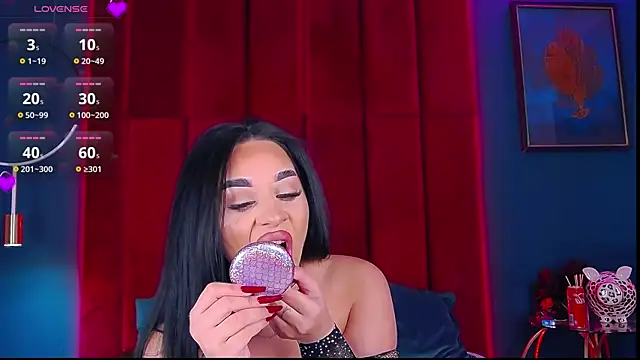 Snapshot of MadyLuxxx chatting on October 21, 6:45 pm MadyLuxxx online show from October 21, 6:45 pm