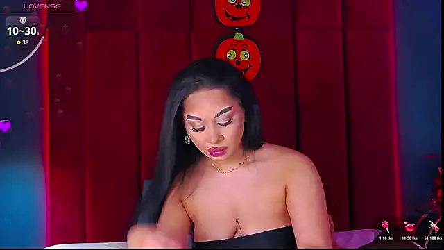 Snapshot of MadyLuxxx chatting on October 29, 8:00 pm MadyLuxxx online show from October 29, 8:00 pm