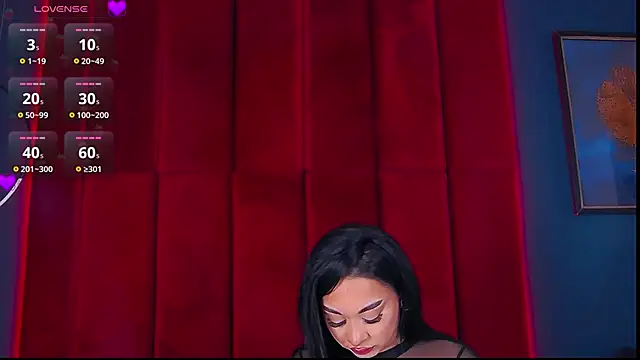 Snapshot of MadyLuxxx chatting on October 16, 6:43 pm MadyLuxxx online show from October 16, 6:43 pm