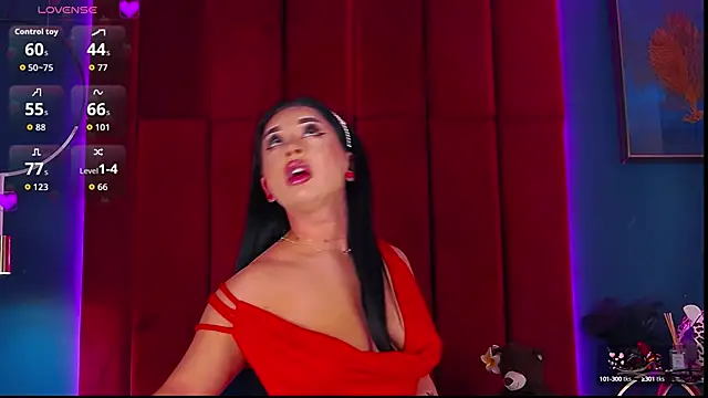 Snapshot of MadyLuxxx chatting on September 25, 7:01 pm MadyLuxxx online show from September 25, 7:01 pm