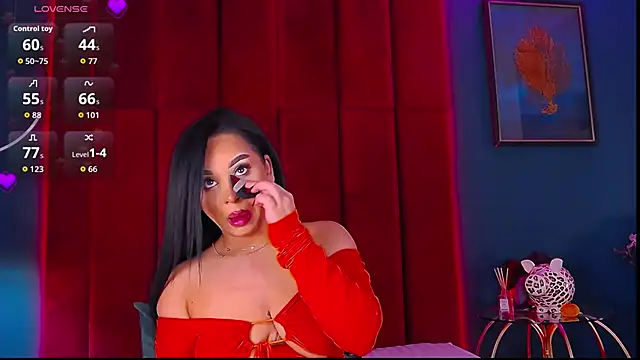 Snapshot of MadyLuxxx chatting on October 28, 7:52 pm MadyLuxxx online show from October 28, 7:52 pm