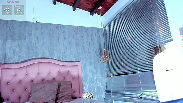 naomidibello online show from April 15, 7:47 pm