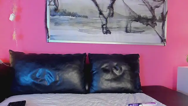 Snapshot of Tiffanysurez_ chatting on October 30, 9:16 pm Tiffanysurez online show from October 30, 9:16 pm