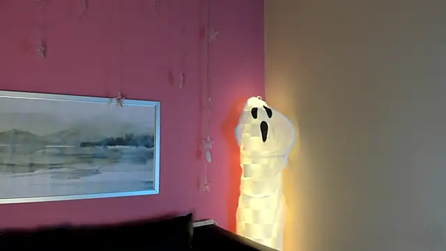 Snapshot of Tiffanysurez_ chatting on October 9, 8:24 pm Tiffanysurez online show from October 9, 8:24 pm