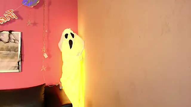 Snapshot of Tiffanysurez_ chatting on October 28, 2:06 am Tiffanysurez online show from October 28, 2:06 am