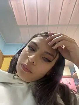 Tiffanysurez  online show from December 19, 7:17 pm