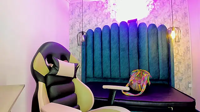 nalalye cruzz  online show from December 17, 2:27 am