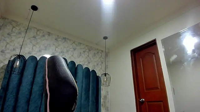 Snapshot of nalalye_cruzz_ chatting on October 15, 3:20 am nalalye cruzz online show from October 15, 3:20 am