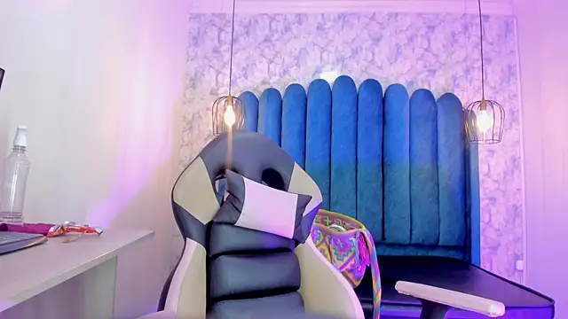 Snapshot of nalalye_cruzz_ chatting on September 18, 2:10 am nalalye cruzz online show from September 18, 2:10 am