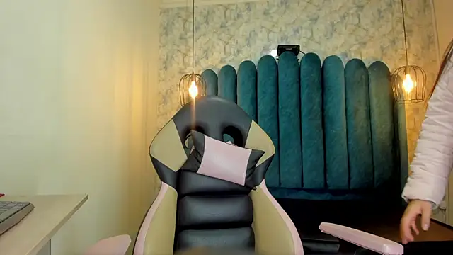 Snapshot of nalalye_cruzz_ chatting on October 29, 3:11 am nalalye cruzz online show from October 29, 3:11 am