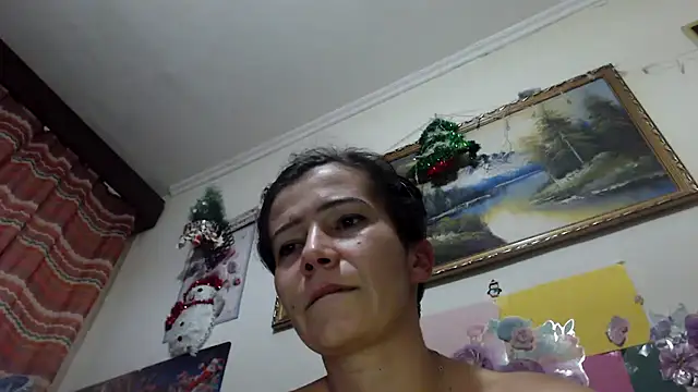 Snapshot of EllyseJenner chatting on October 16, 7:27 pm EllyseJenner online show from October 16, 7:27 pm