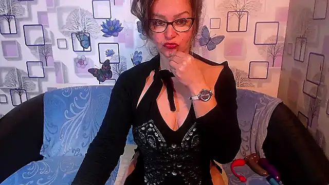 Snapshot of milfsexy chatting on October 15, 11:35 am milfsexy online show from October 15, 11:35 am