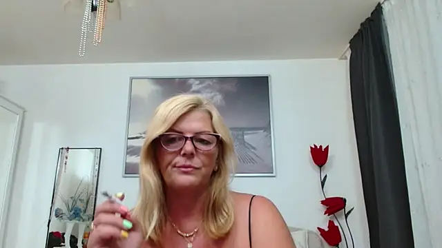 YulliaMilf online show from September 18, 8:07 pm