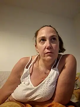 Snapshot of Wisie_Cutie chatting on October 31, 10:58 pm Wisie Cutie online show from October 31, 10:58 pm