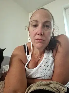 Snapshot of Wisie_Cutie chatting on October 6, 2:01 pm Wisie Cutie online show from October 6, 2:01 pm