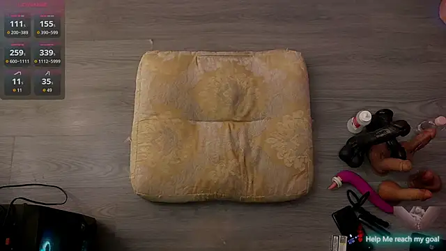 Snapshot of Redhead_Shark_new chatting on October 3, 12:21 pm Redhead Shark new online show from October 3, 12:21 pm