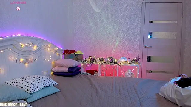 Snapshot of LillyMoure_ chatting on September 30, 11:31 pm LillyMoure online show from September 30, 11:31 pm