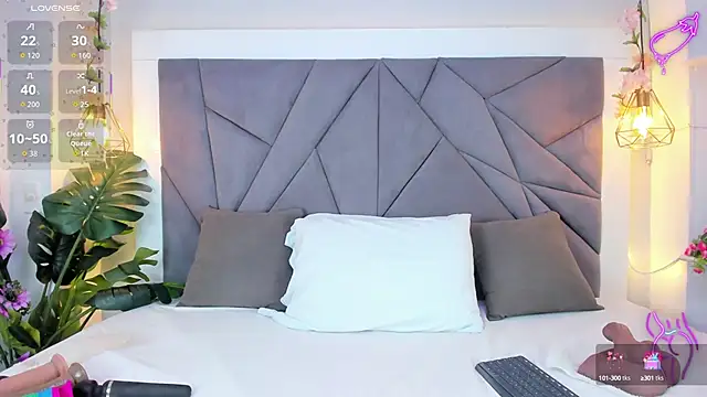 Snapshot of KiarhaTrixie chatting on October 15, 11:35 am KiarhaTrixie online show from October 15, 11:35 am