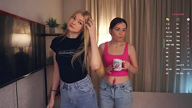 Snapshot of EllenReeves chatting on October 30, 6:05 am EllenReeves online show from October 30, 6:05 am