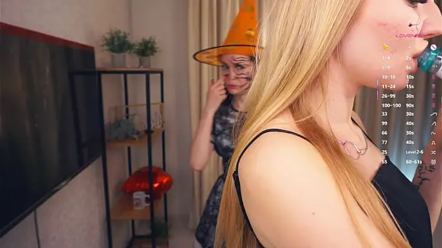 Snapshot of EllenReeves chatting on October 31, 6:26 am EllenReeves online show from October 31, 6:26 am