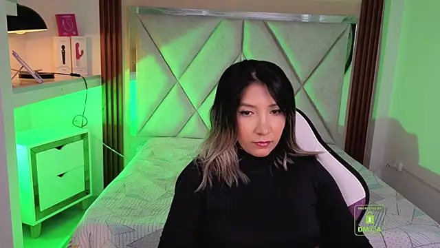 Snapshot of Happy_tits chatting on September 30, 7:08 pm Happy tits online show from September 30, 7:08 pm