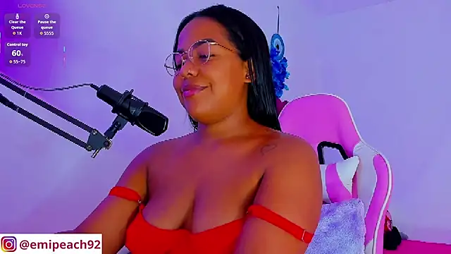 Snapshot of samanthaabloom chatting on October 29, 12:37 am samanthaabloom online show from October 29, 12:37 am