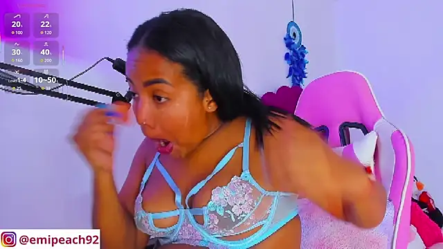 Snapshot of samanthaabloom chatting on October 24, 12:50 am samanthaabloom online show from October 24, 12:50 am