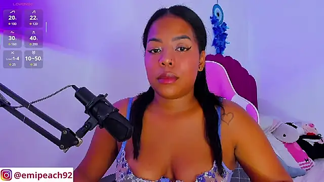 Snapshot of samanthaabloom chatting on October 23, 12:49 am samanthaabloom online show from October 23, 12:49 am