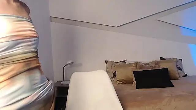 hot little bunny online show from September 16, 9:01 pm