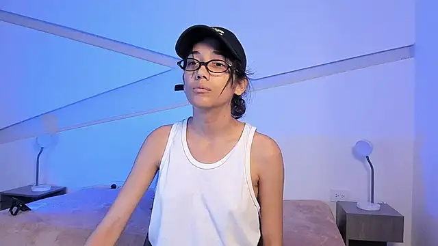 hot little bunny online show from February 17, 6:40 pm