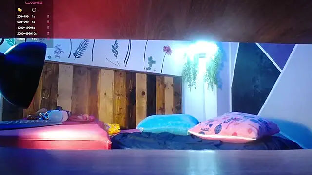 DaMikaela  online show from November 24, 7:05 pm