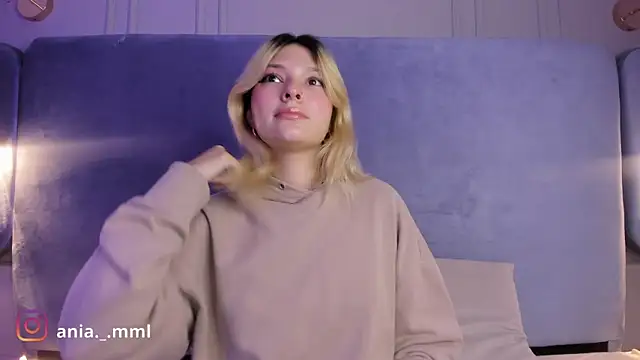 Snapshot of Ania_jones chatting on September 24, 8:08 pm Ania jones online show from September 24, 8:08 pm