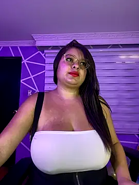 Snapshot of MiiaaJoness chatting on September 23, 3:32 pm MiiaaJoness online show from September 23, 3:32 pm