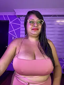 Snapshot of MiiaaJoness chatting on October 28, 3:18 pm MiiaaJoness online show from October 28, 3:18 pm