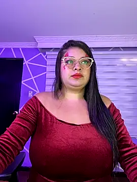 Snapshot of MiiaaJoness chatting on October 31, 3:49 pm MiiaaJoness online show from October 31, 3:49 pm